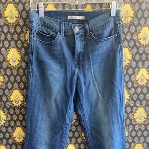 Levi’s 315 Shaping Boot cut. Size 27